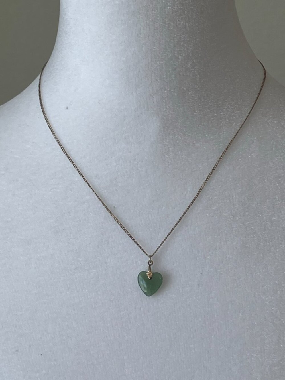 Green Heart Stone Pendant Necklace Gold Tone Chain 18" Vintage Style